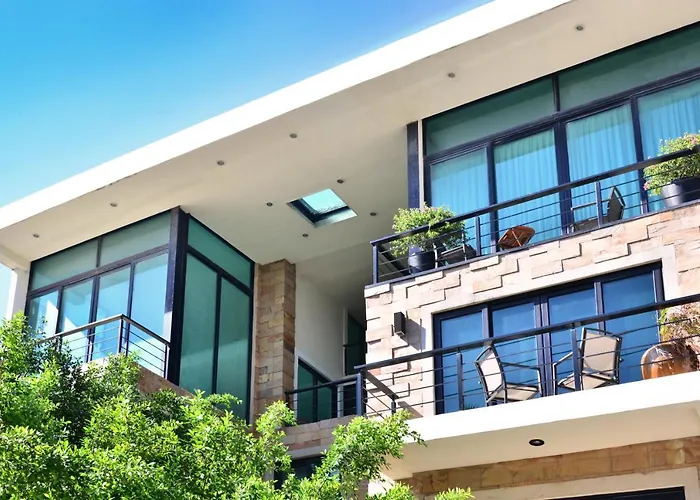 Location- 3-Bdr Penth-150 Mbps- Pool- Priv Rooftop