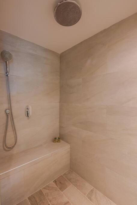 Apartamento Location- 3-bdr Penth-150 Mbps- Pool- Priv Rooftop *
