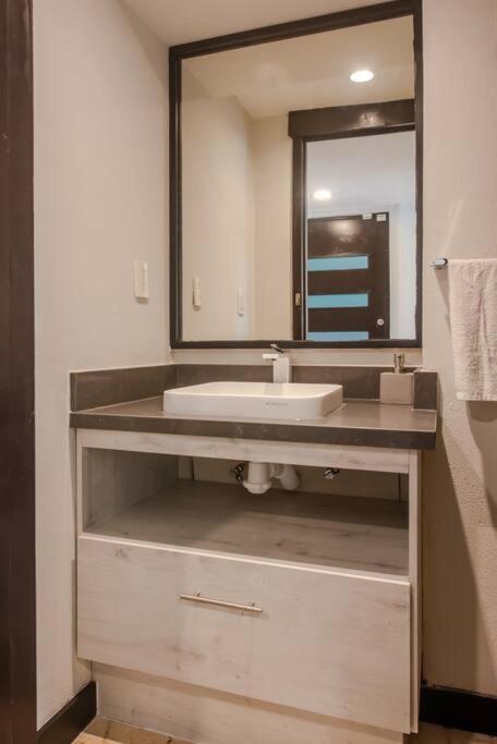 Location- 3-bdr Penth-150 Mbps- Pool- Priv Rooftop Playa del Carmen
