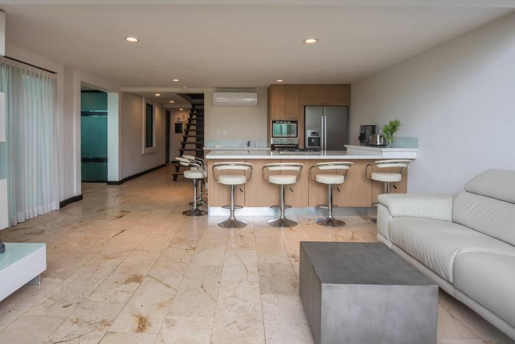 Location- 3-bdr Penth-150 Mbps- Pool- Priv Rooftop