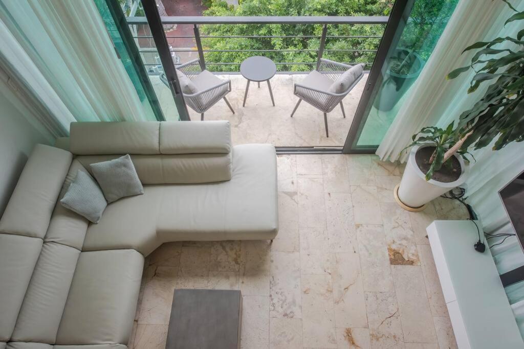 Location- 3-bdr Penth-150 Mbps- Pool- Priv Rooftop